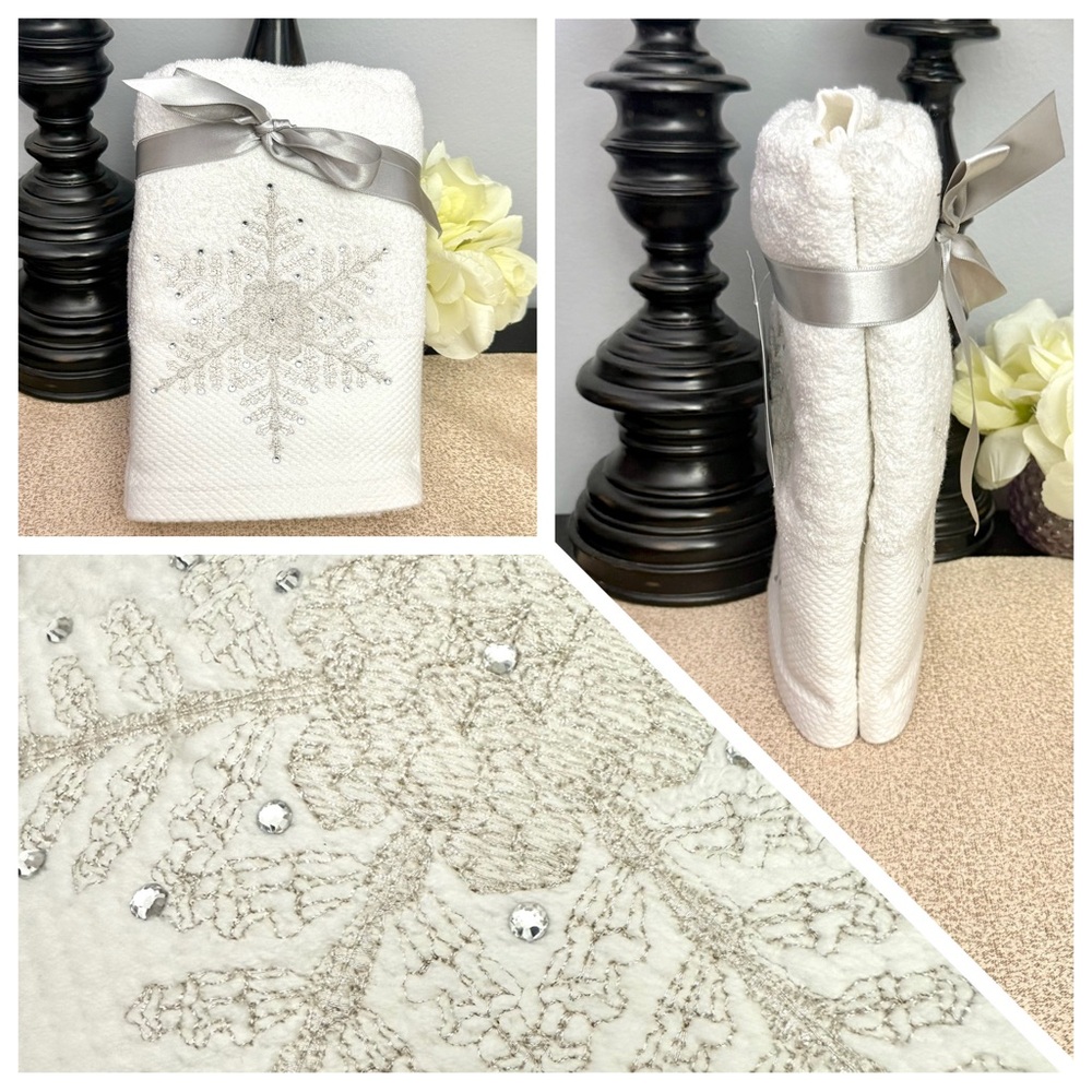NWT Set of 2 Shimmering Rhinestone SNOWFLAKE Turkish Bathroom Hand Towels